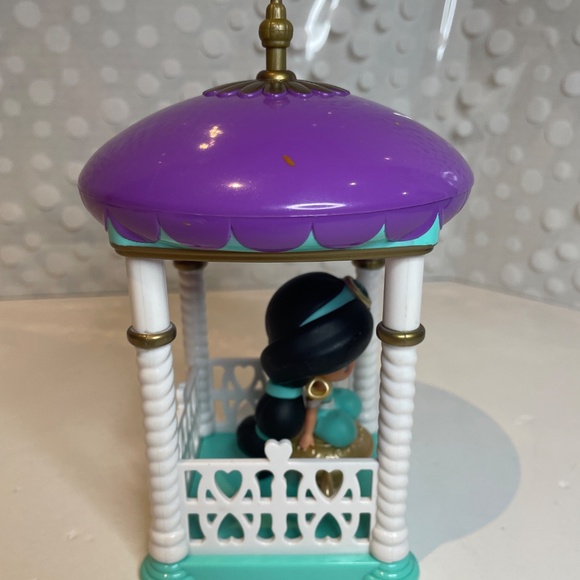 👀2 for $20- Disney Princess 🧞♂️Jasmine with Disney Store Aladdin Gazebo - Picture 3 of 13